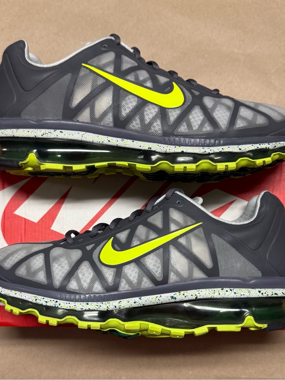 Nike Air Max 2011 + Volt Grey Men’s size 13 Running Shoes Rare!